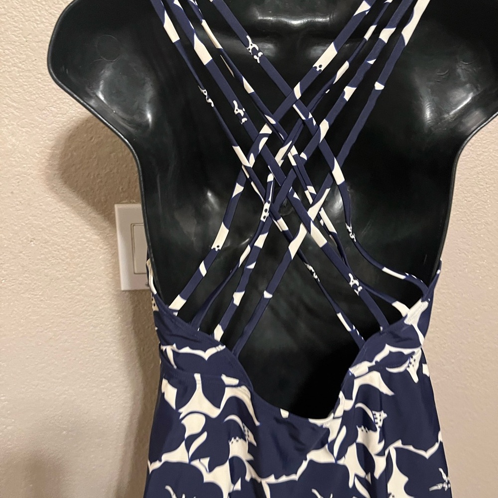 Navy and white floral tankini - Picture 4 of 8